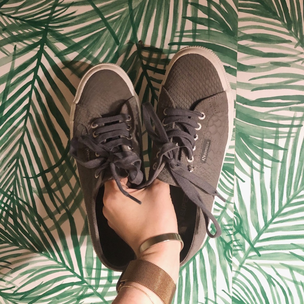 Grey snake skin print sneakers✨